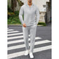 Elegante conjunto de dos piezas para hombre con top con cuello y pantalones con cordón