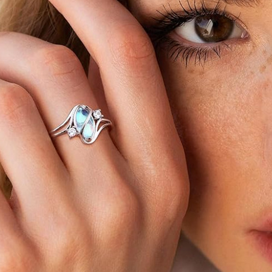 Anillo geométrico ovalado con detalles de circonia - Comprar 1 y llévate 1 gratis