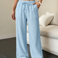Pantalones de pierna ancha de color sólido con arrugas